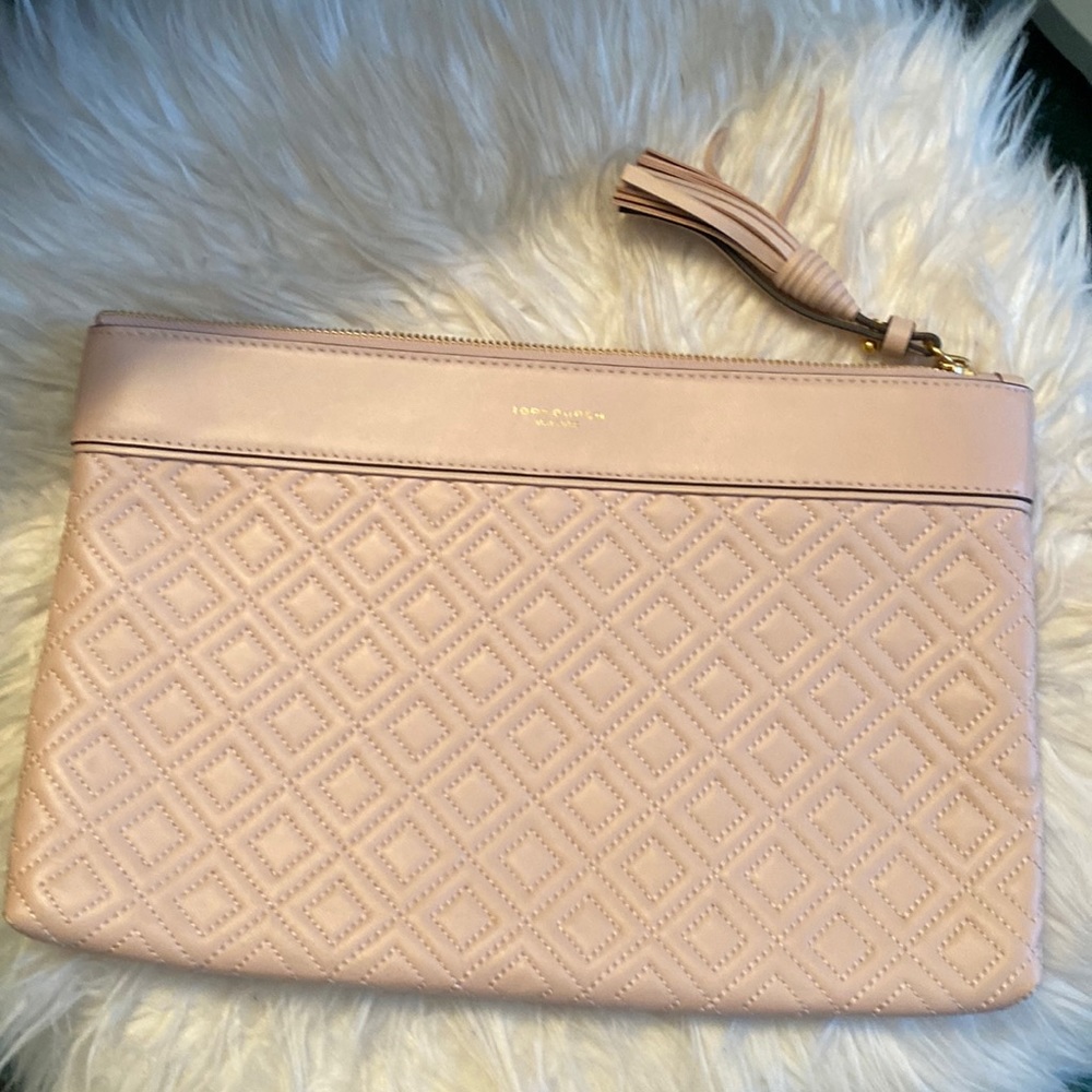 NWOT quilt clutch with tassel & emblem